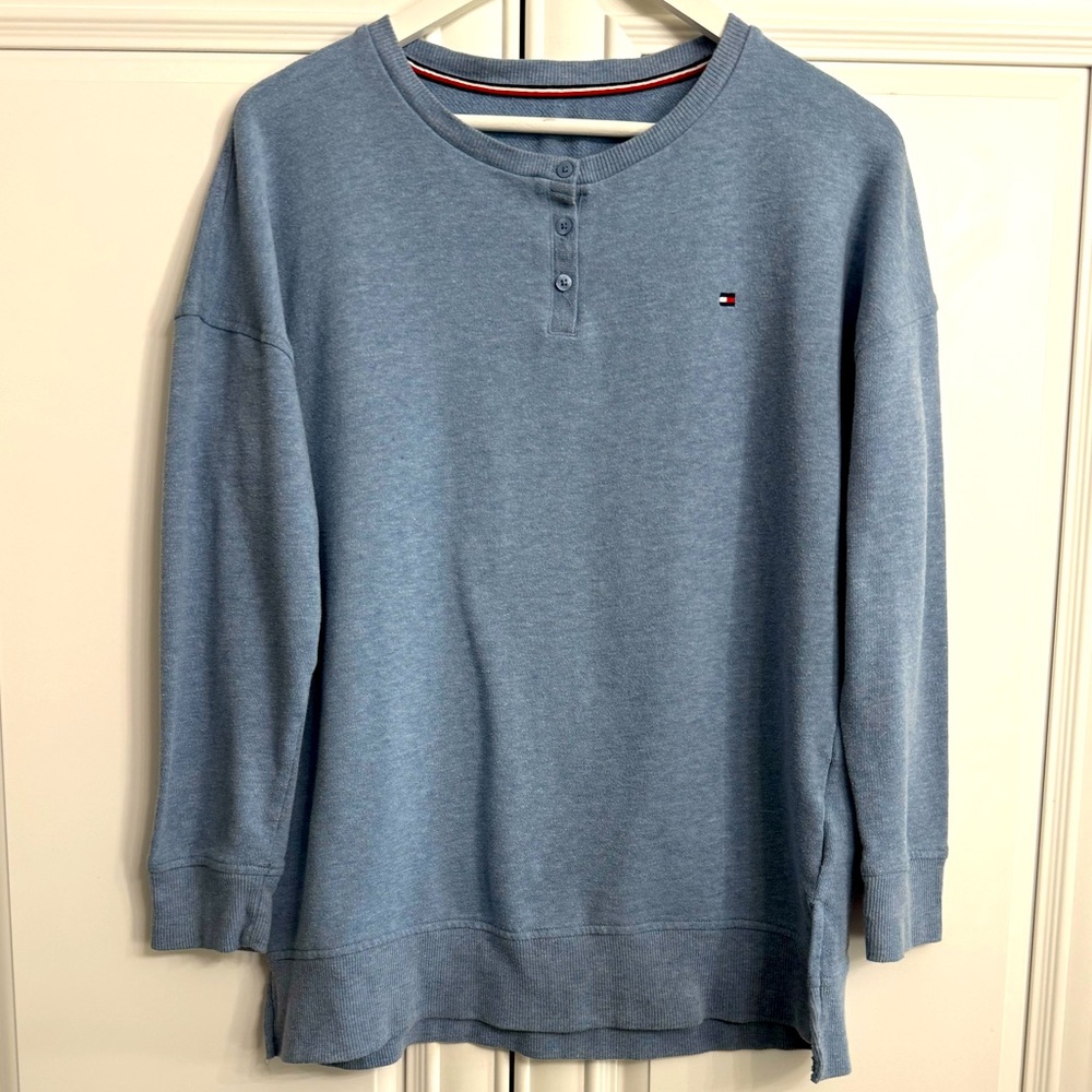 Tommy Hilfiger Men’s Medium Light Blue Long Sleeve Top Crew Neck with 3 Buttons